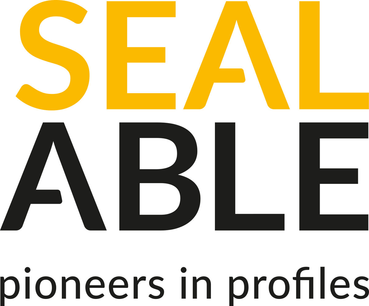 SEALABLE-Logo mit dem Schriftzug ‚SEAL‘ in Gelb, ‚ABLE‘ in Schwarz und dem Slogan ‚pioneers in profiles‘ darunter.